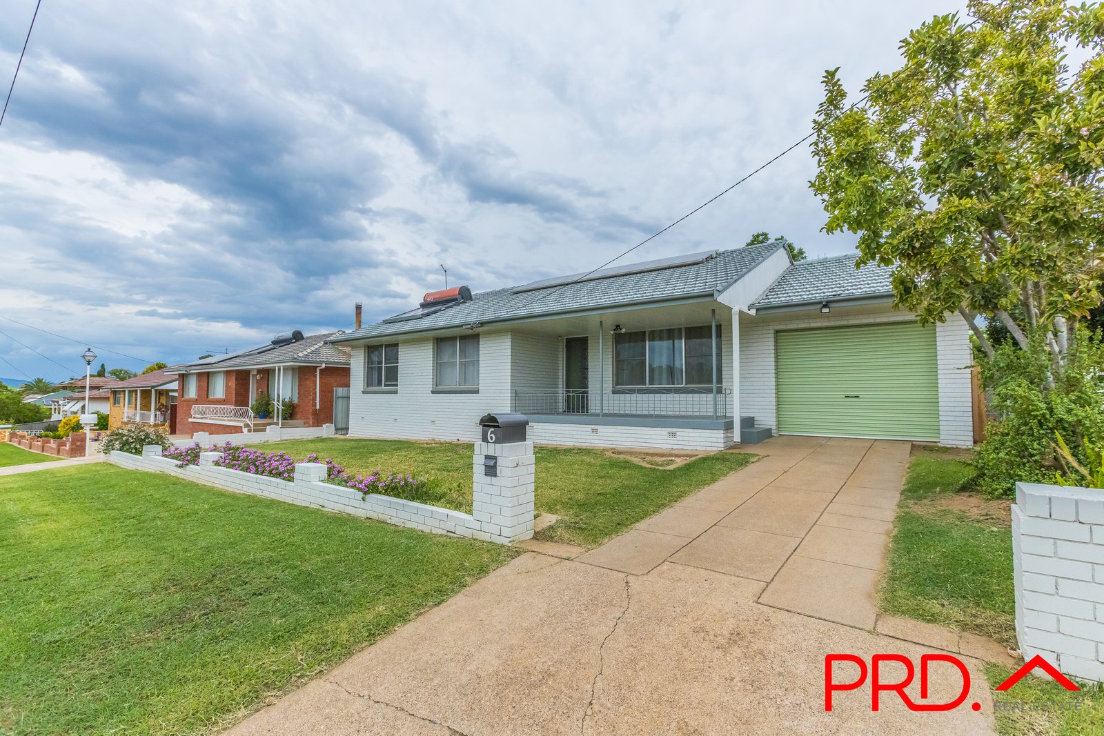 6 Oak Street TAMWORTH 2