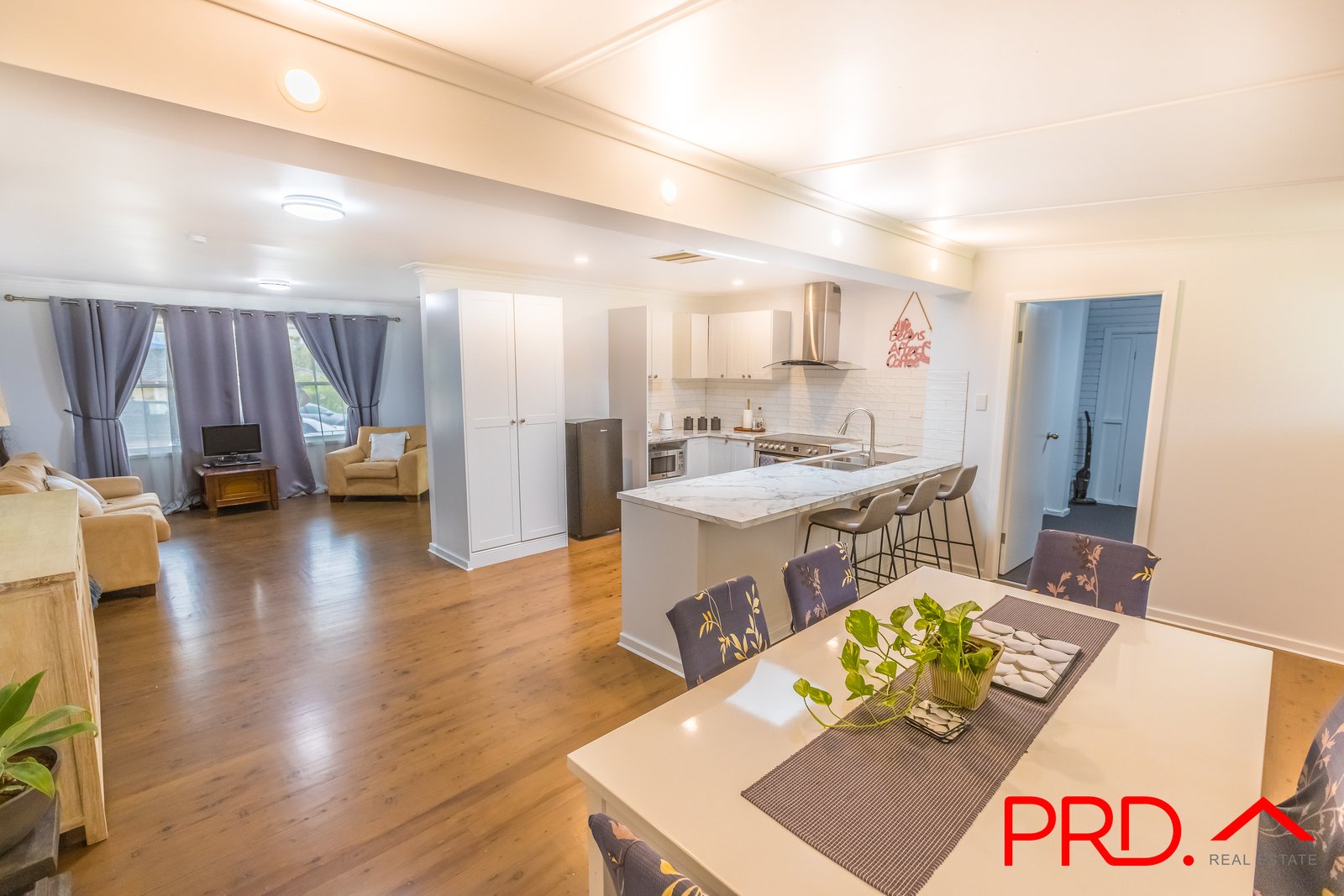 6 Oak Street TAMWORTH 5