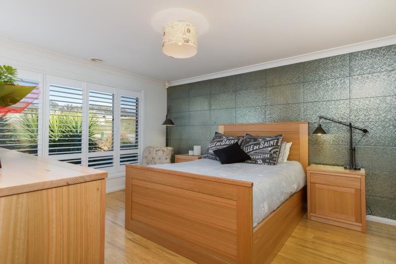 6 Osterley Street BOURKELANDS 2