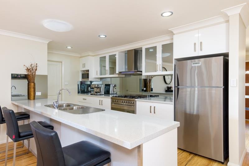 6 Osterley Street BOURKELANDS 6