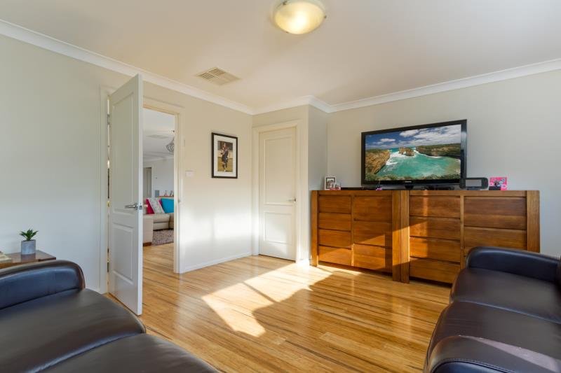 6 Osterley Street BOURKELANDS 7