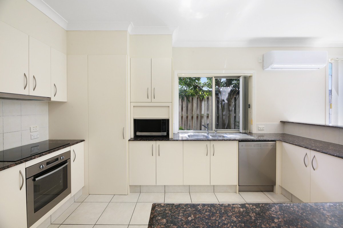 6 Palma Crescent VARSITY LAKES 4