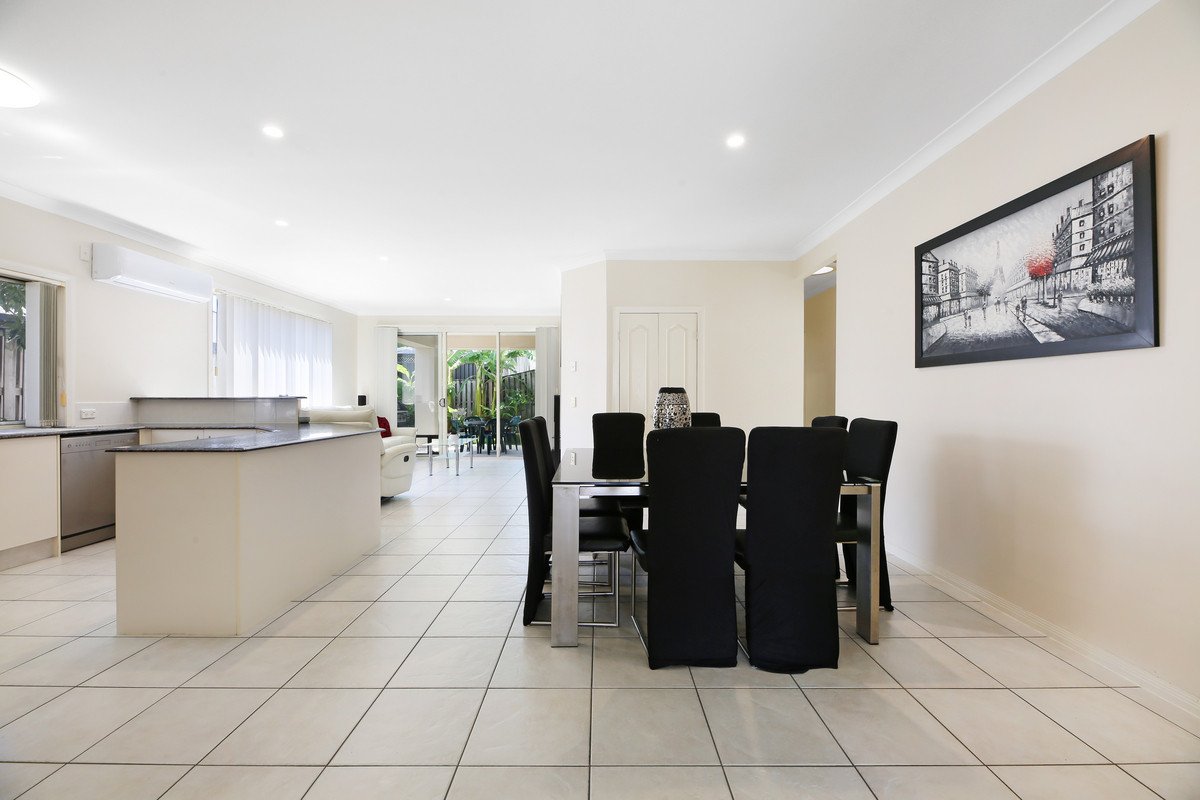 6 Palma Crescent VARSITY LAKES 6