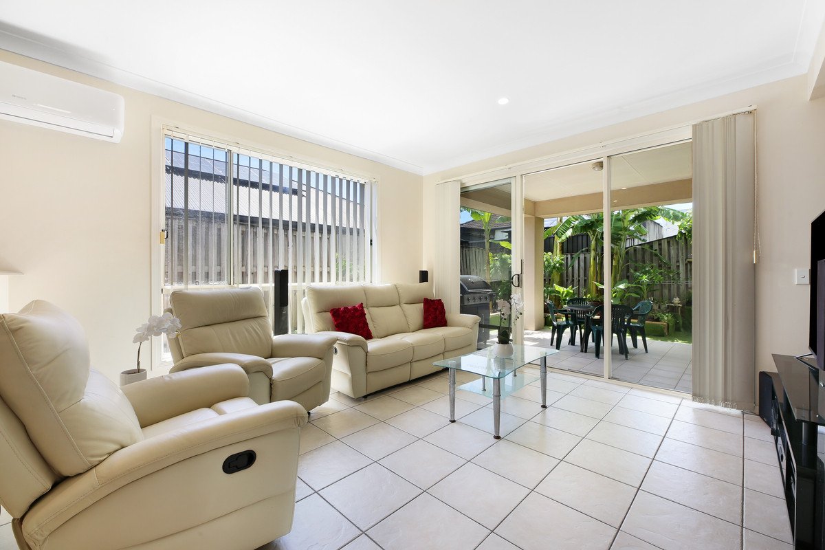 6 Palma Crescent VARSITY LAKES 8