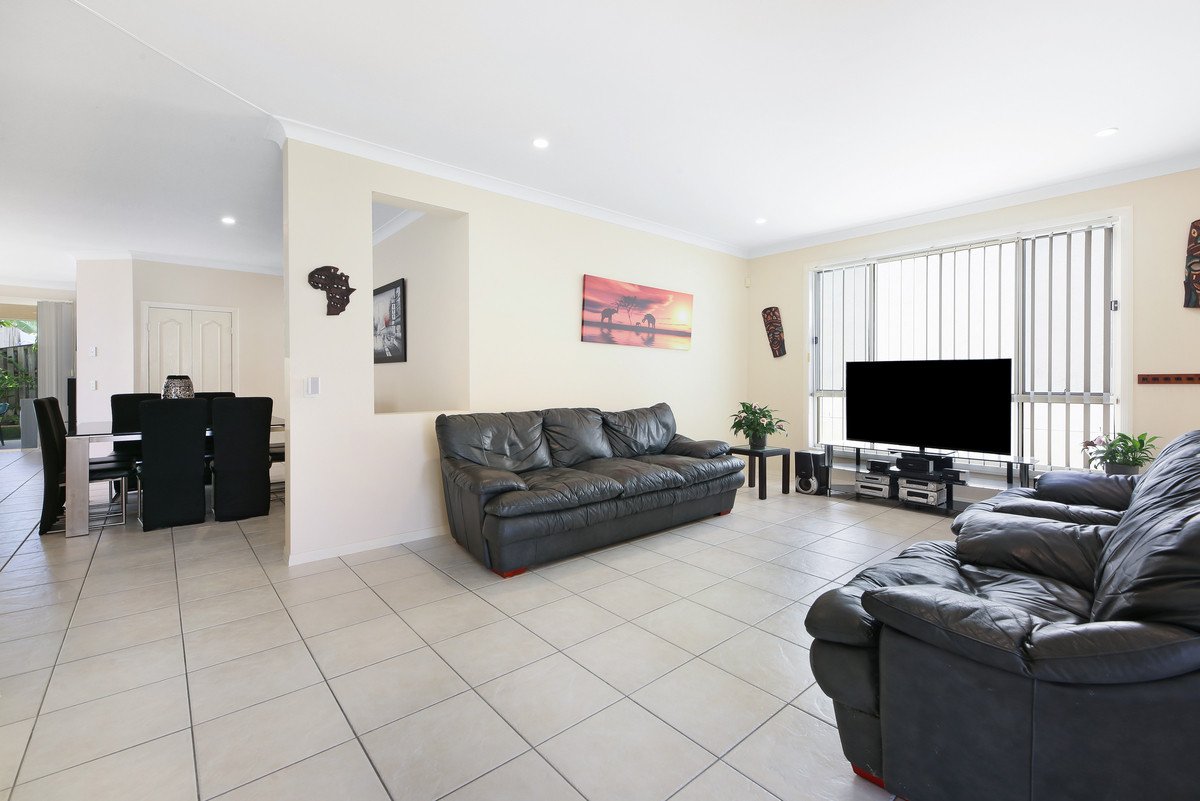 6 Palma Crescent VARSITY LAKES 9