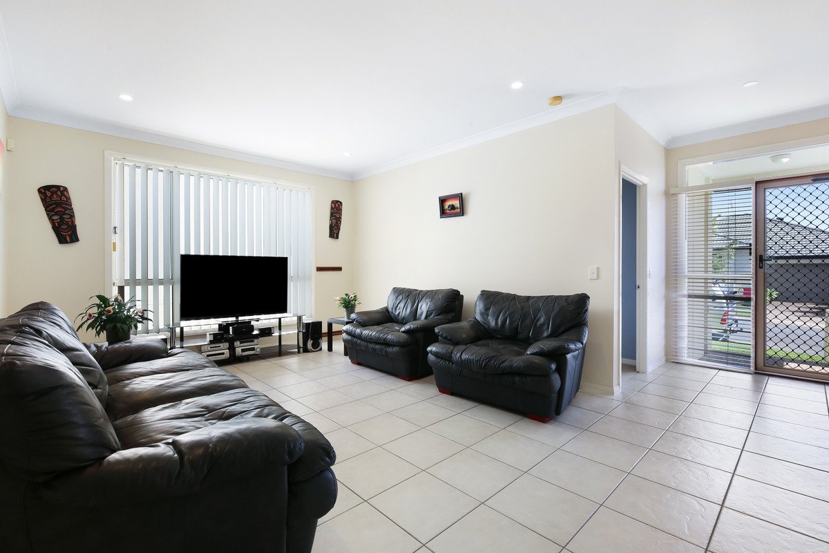 6 Palma Crescent VARSITY LAKES 11