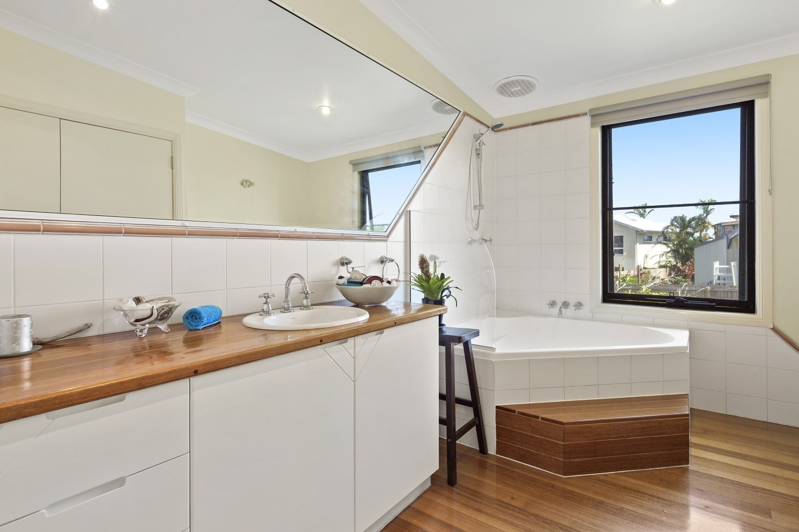 6 Panoramic Court CANNONVALE 6