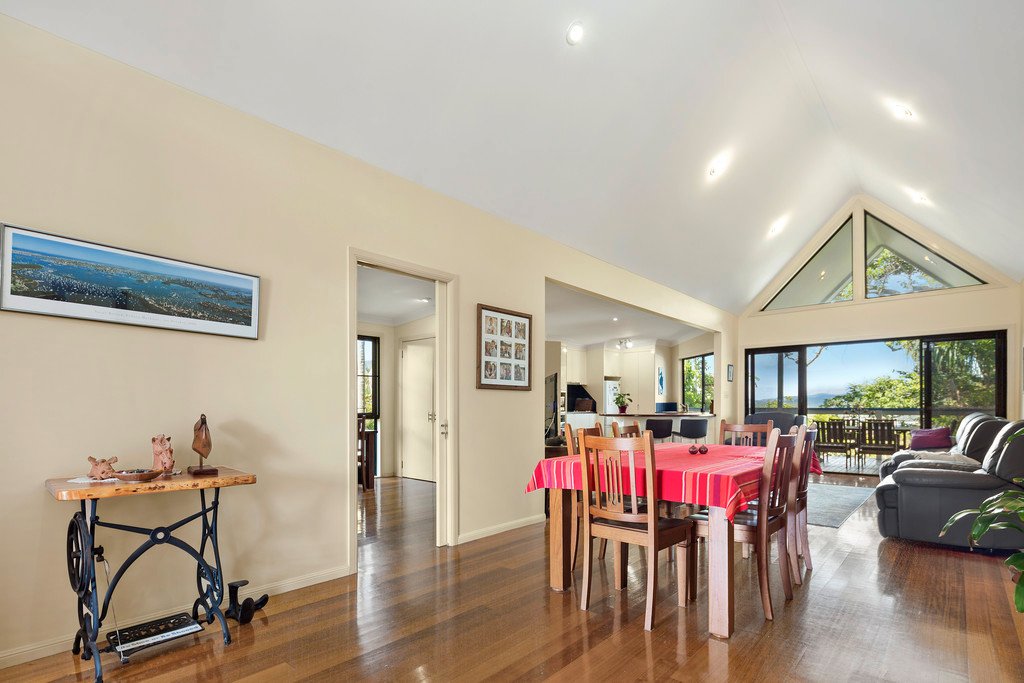 6 Panoramic Court CANNONVALE 18