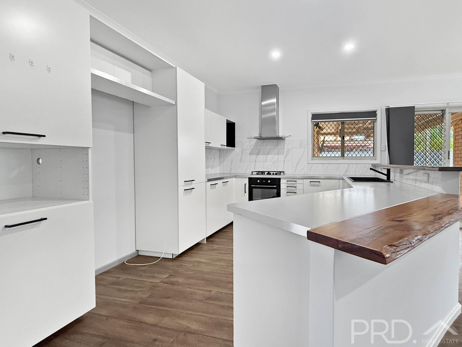 6 Parker Close BAYNTON 8