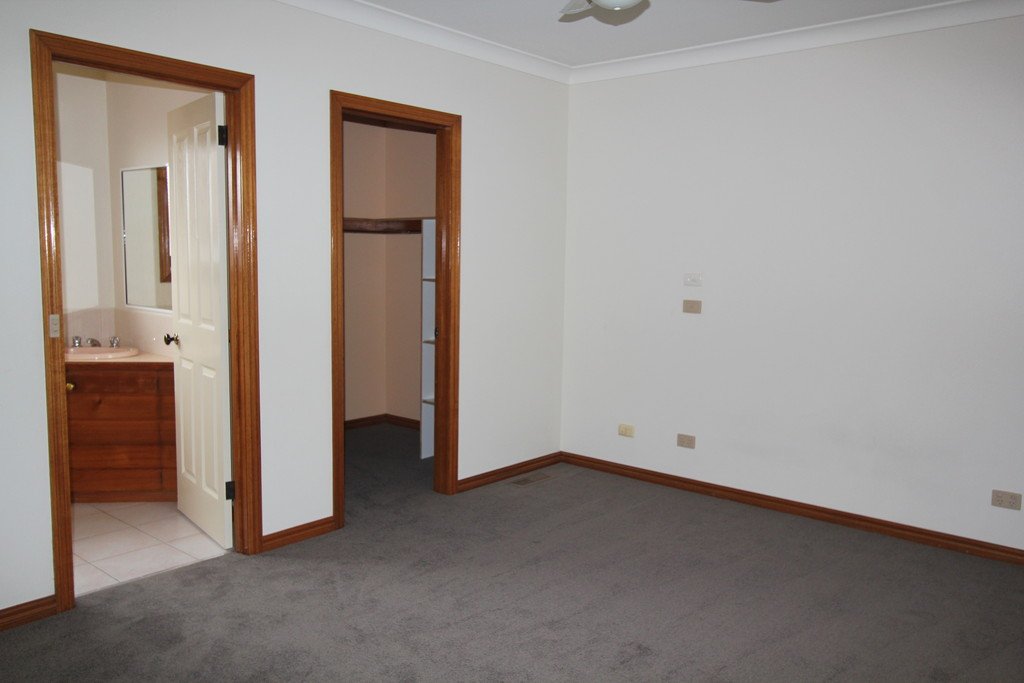 6 Parkside Road DELACOMBE 9