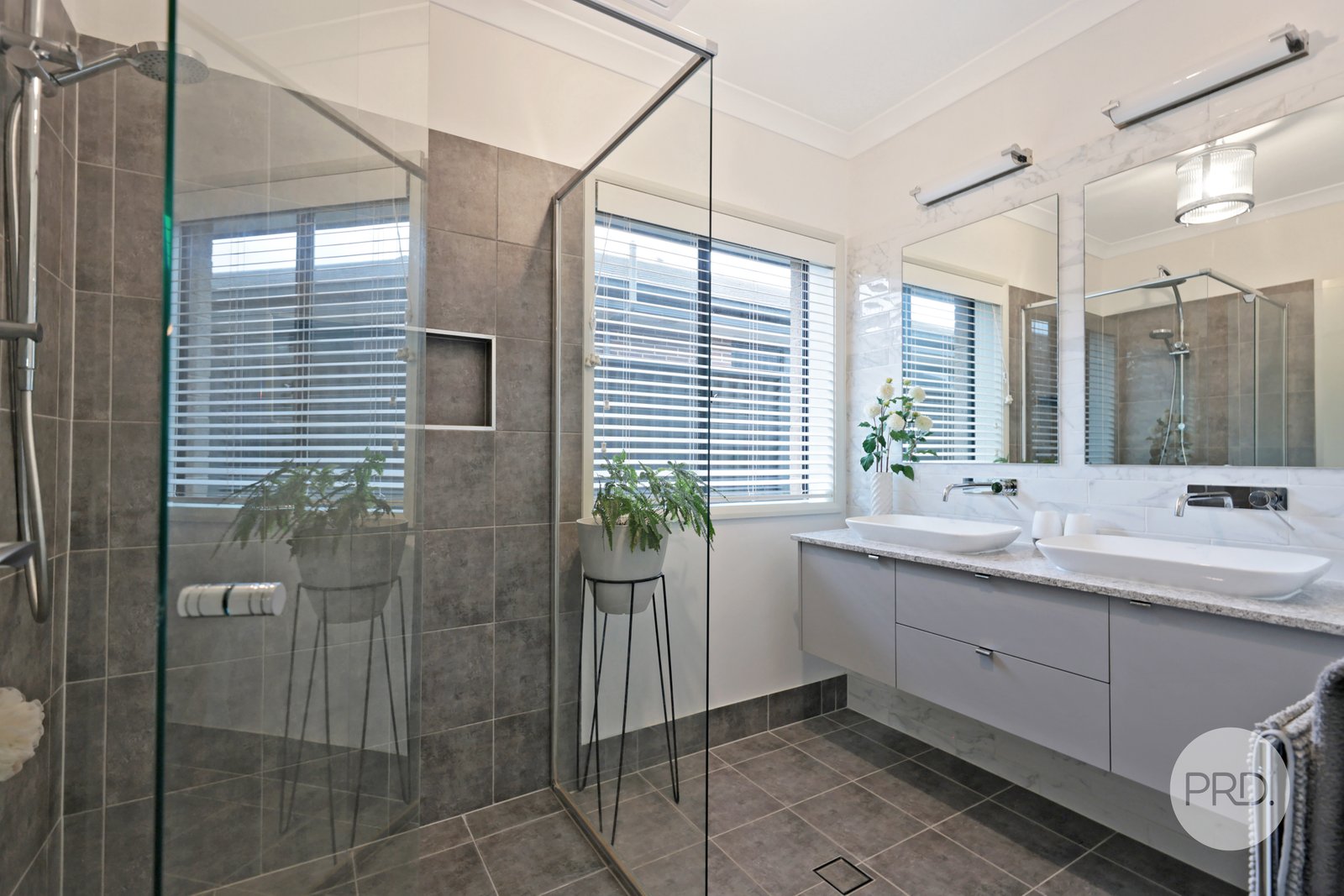 6 Peak Place GLENMORE PARK 13