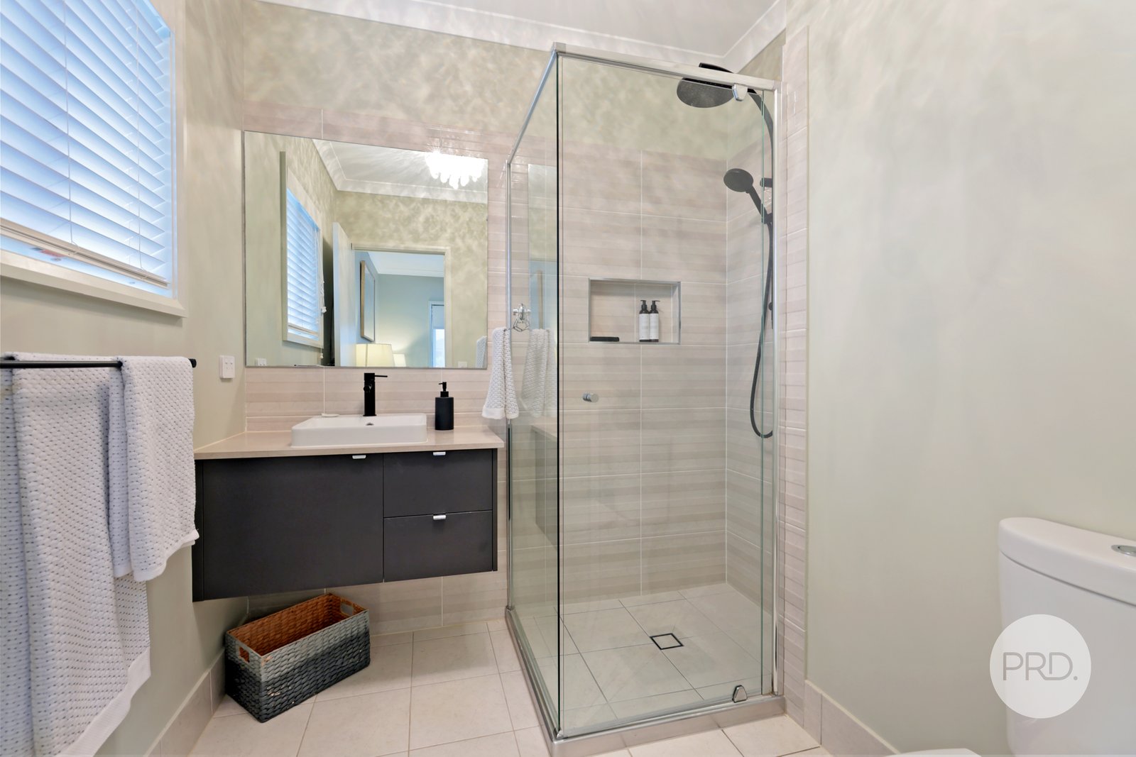 6 Peak Place GLENMORE PARK 14