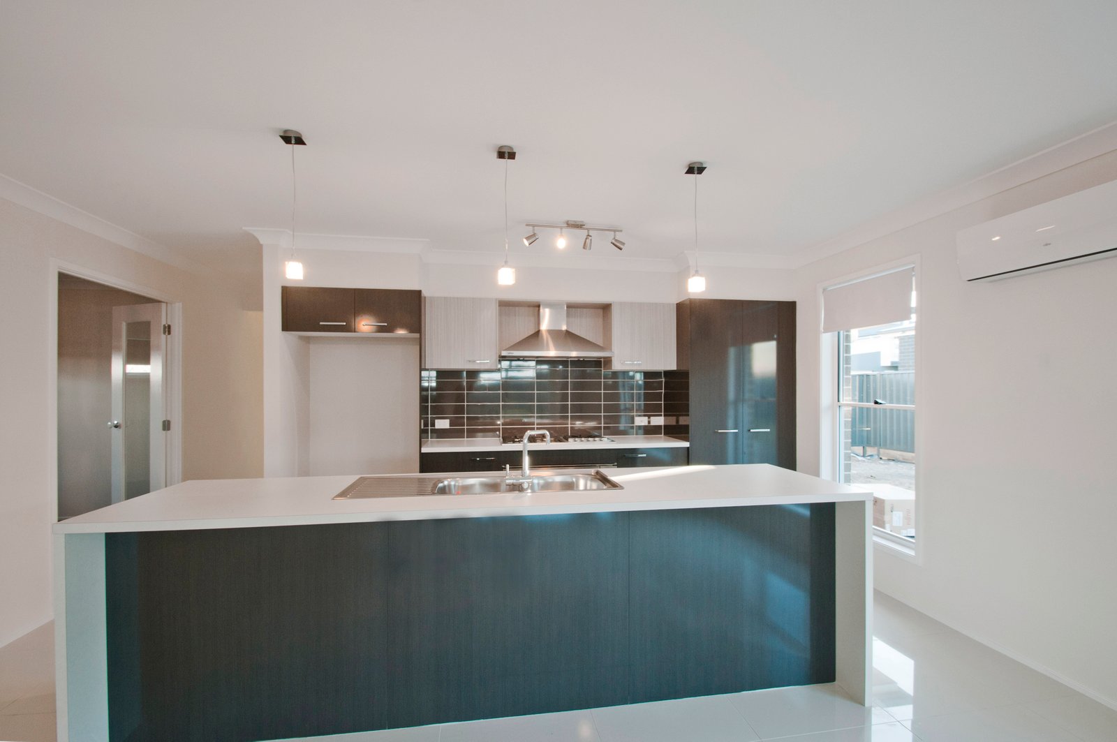 6 Peninsula Avenue HAYWARDS BAY 2