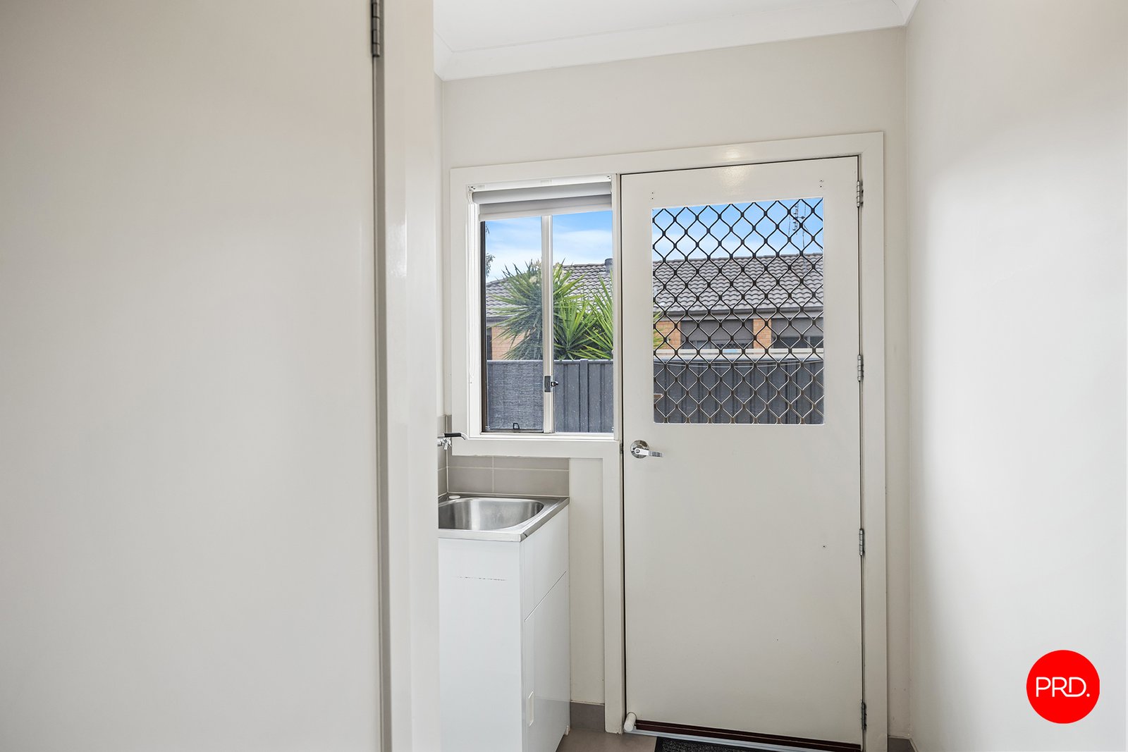 6 Perry Lane EPSOM 15