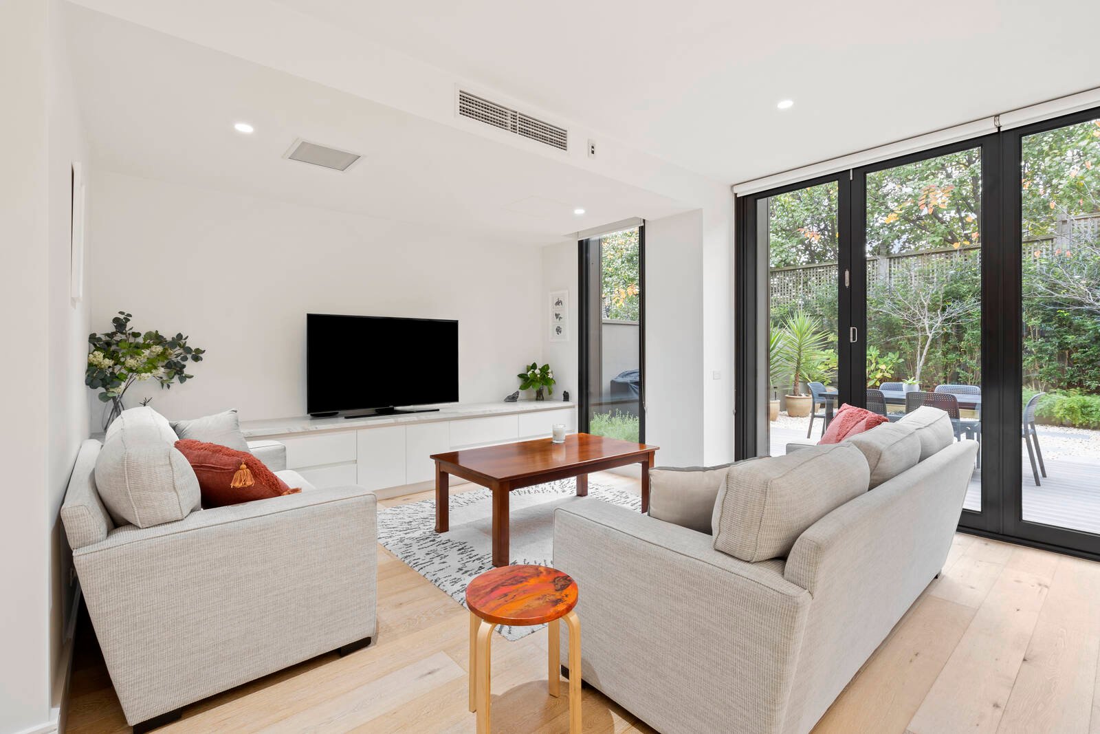 Real Estate and Property in 6 Pin Oak Court, Canterbury, VIC