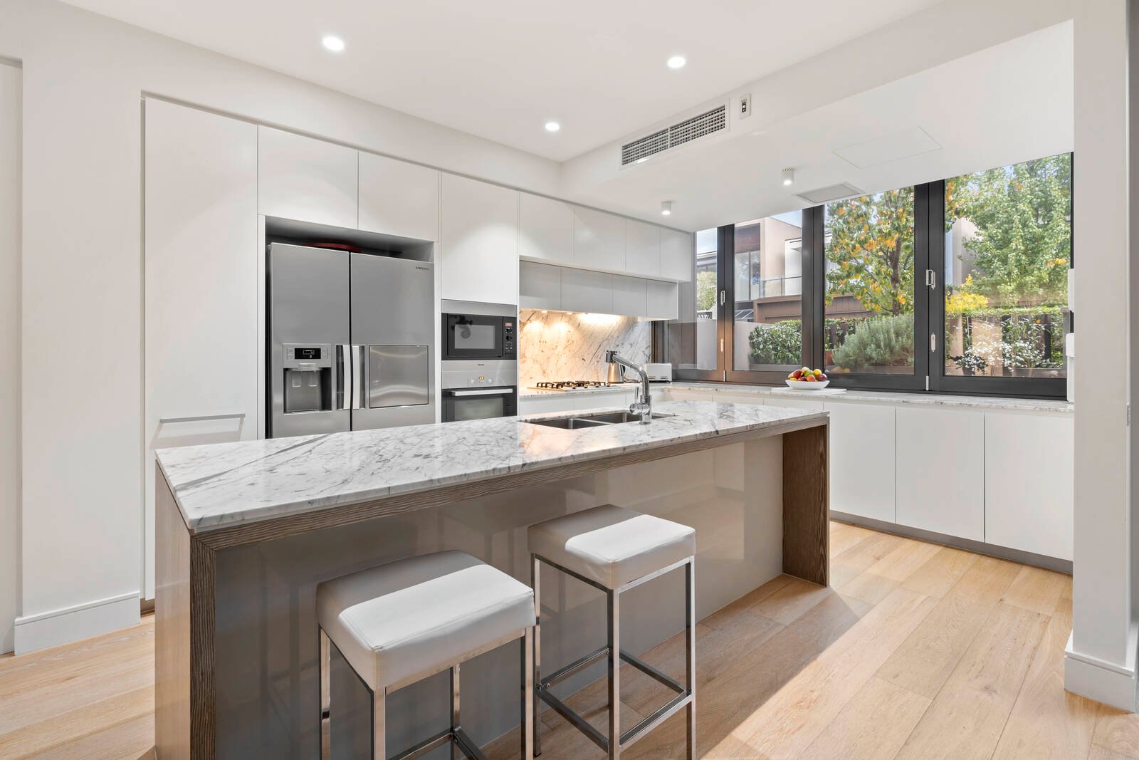 Real Estate and Property in 6 Pin Oak Court, Canterbury, VIC