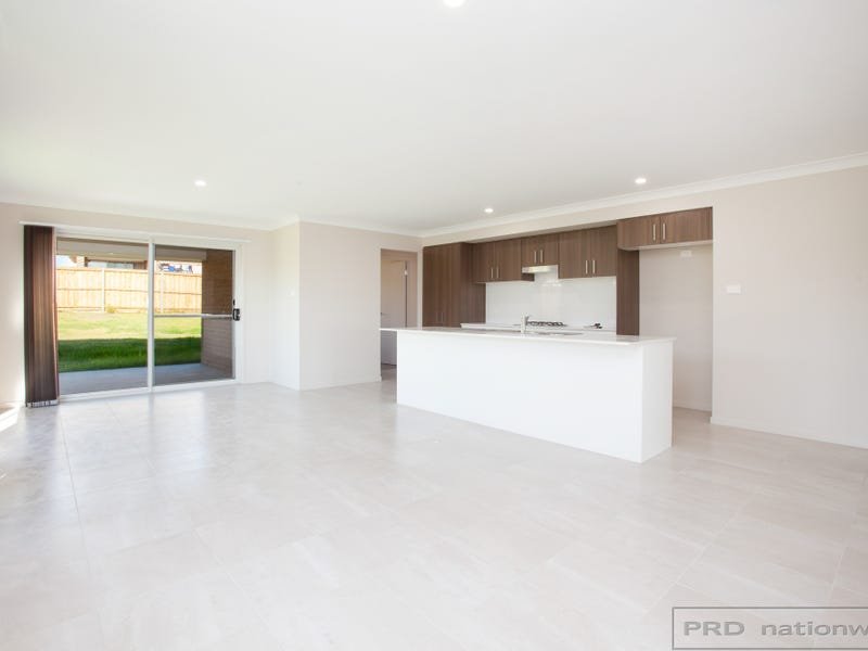 6 Plover Circuit ABERGLASSLYN 3