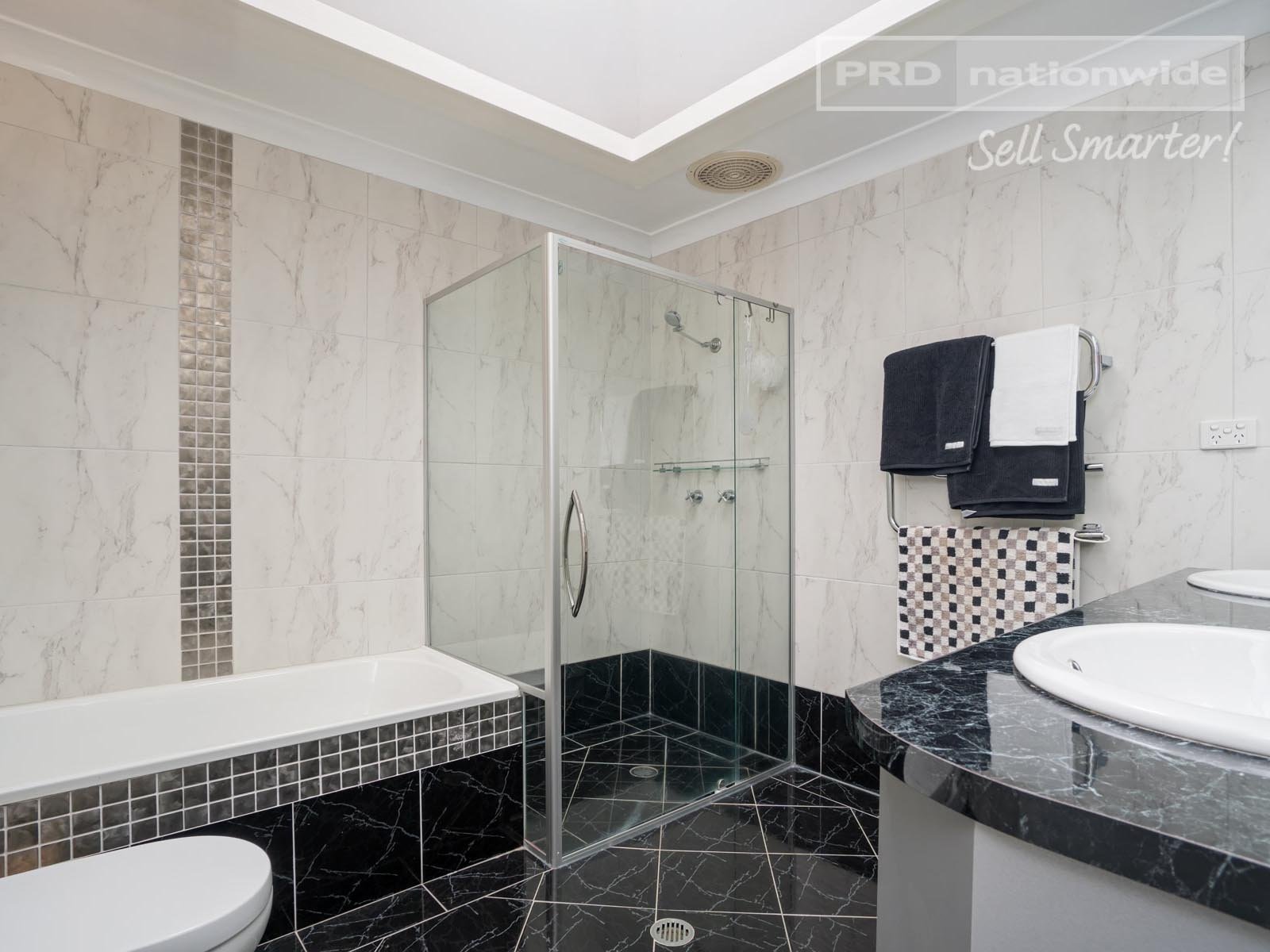 6 Poplar Road LAKE ALBERT 5