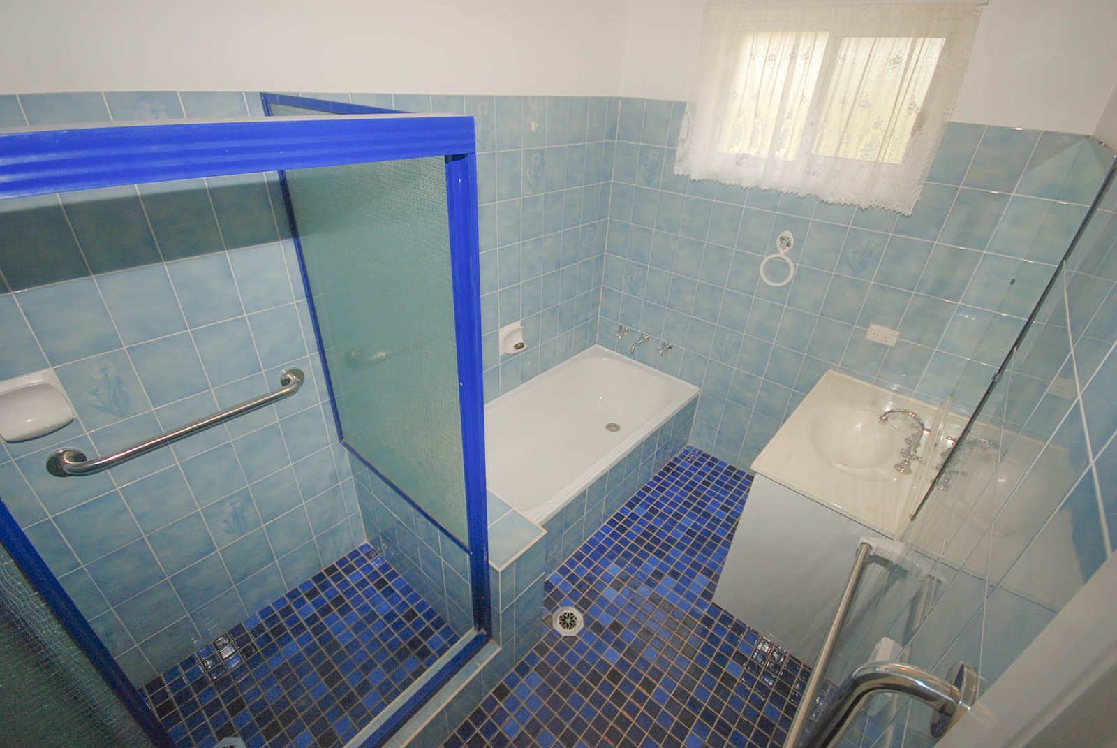 6 Power Street LAKE ALBERT 2