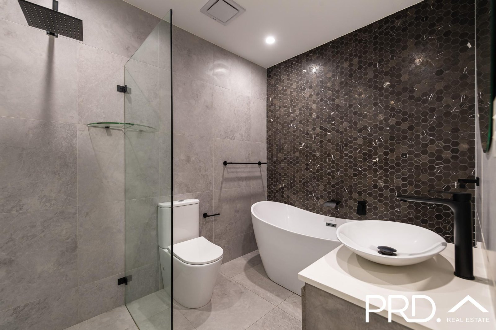 6 Pozieres Avenue MILPERRA 5