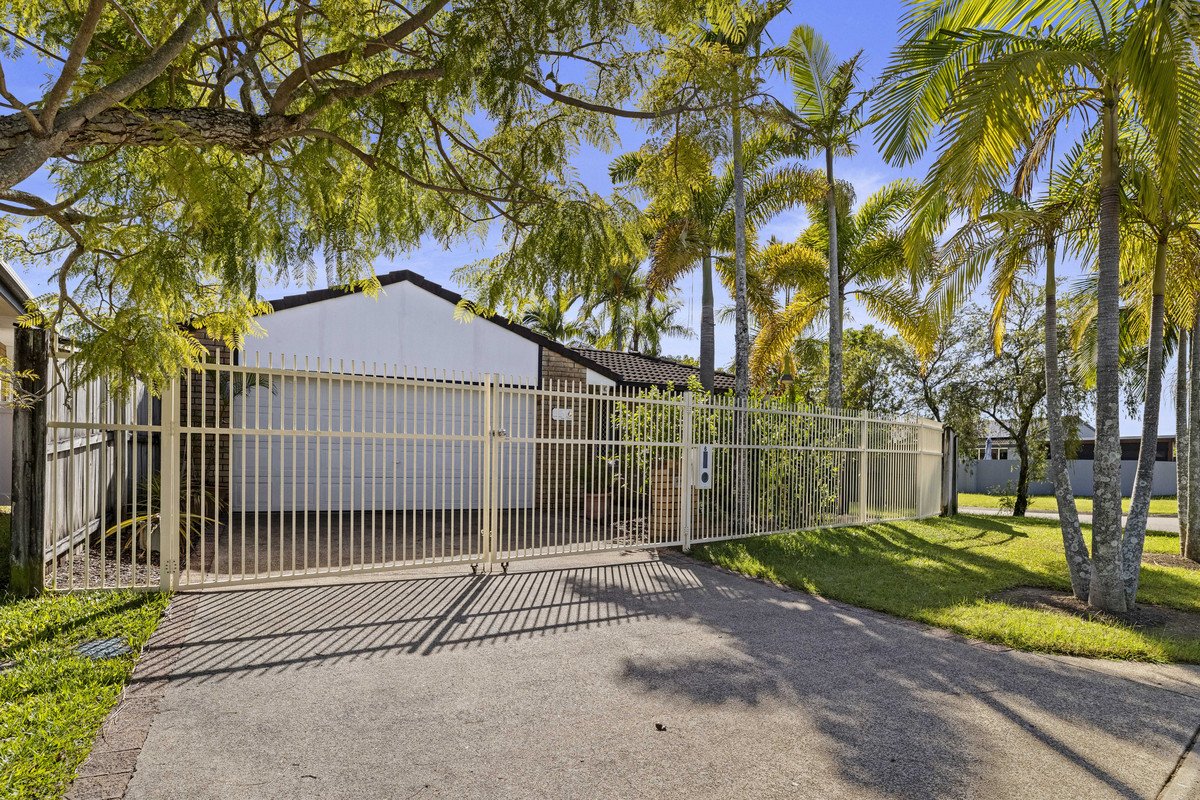 6 Pristine Court Varsity Lakes 3