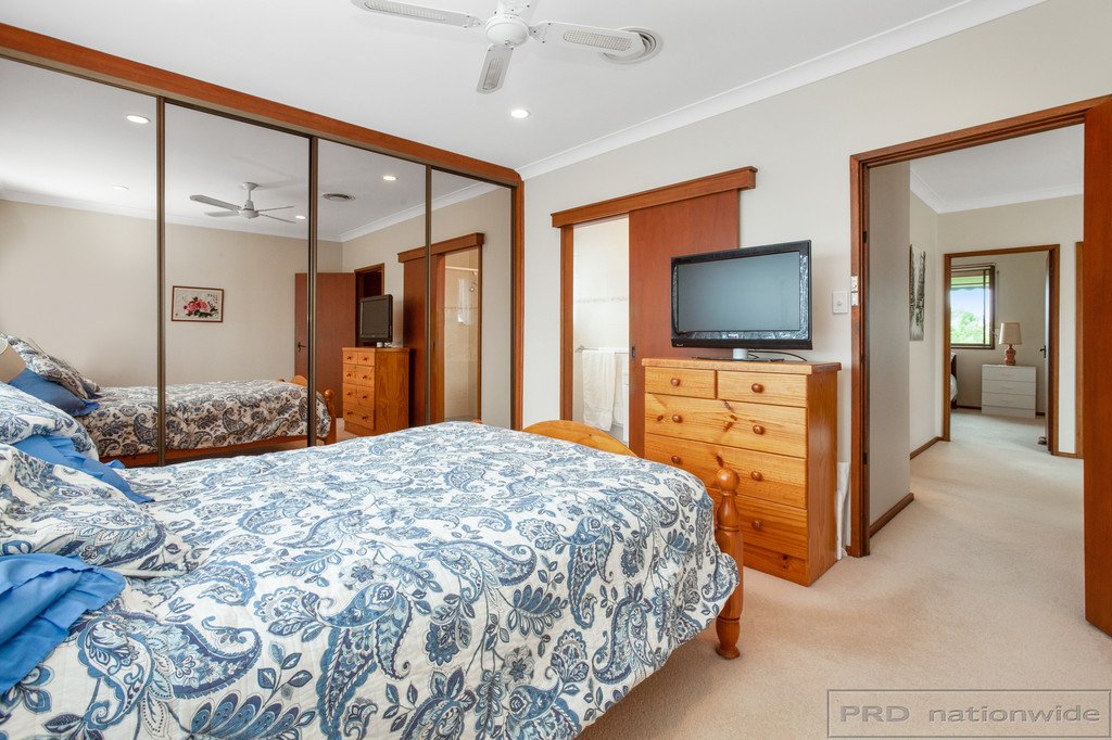 6 Rathluba Crescent EAST MAITLAND 9