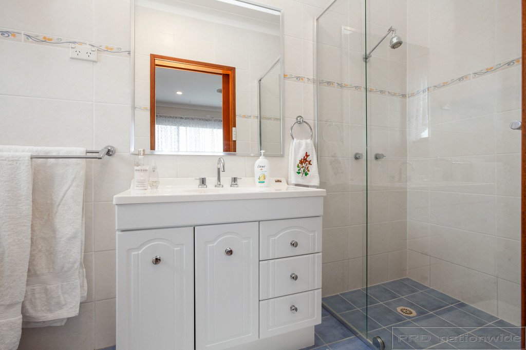 6 Rathluba Crescent EAST MAITLAND 11