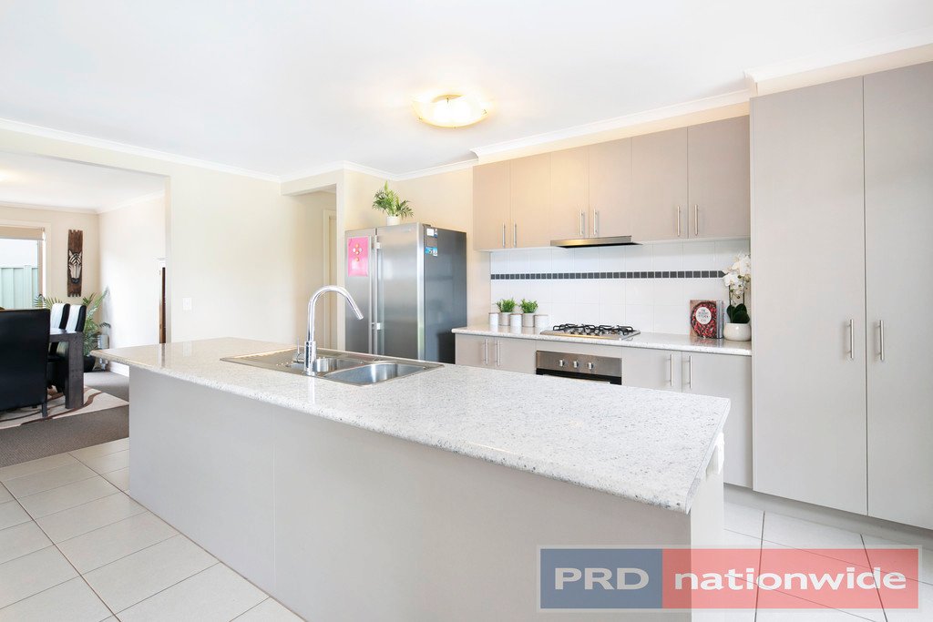 6 Rattray Court CANADIAN 7