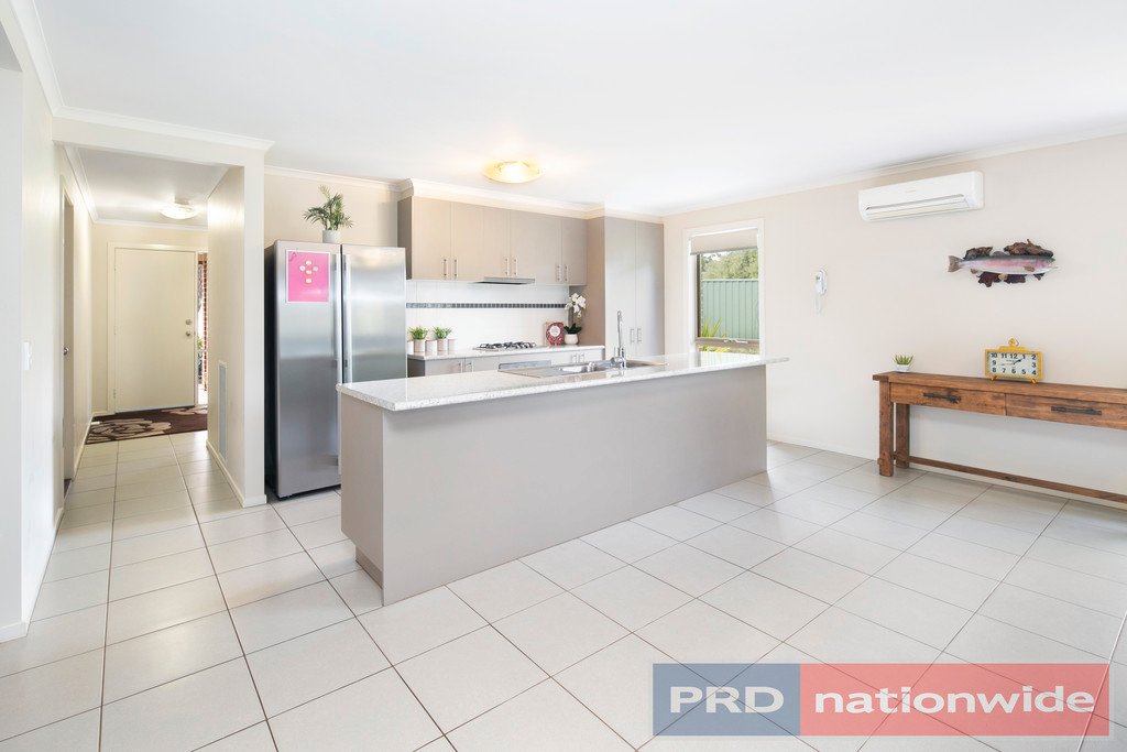 6 Rattray Court CANADIAN 8