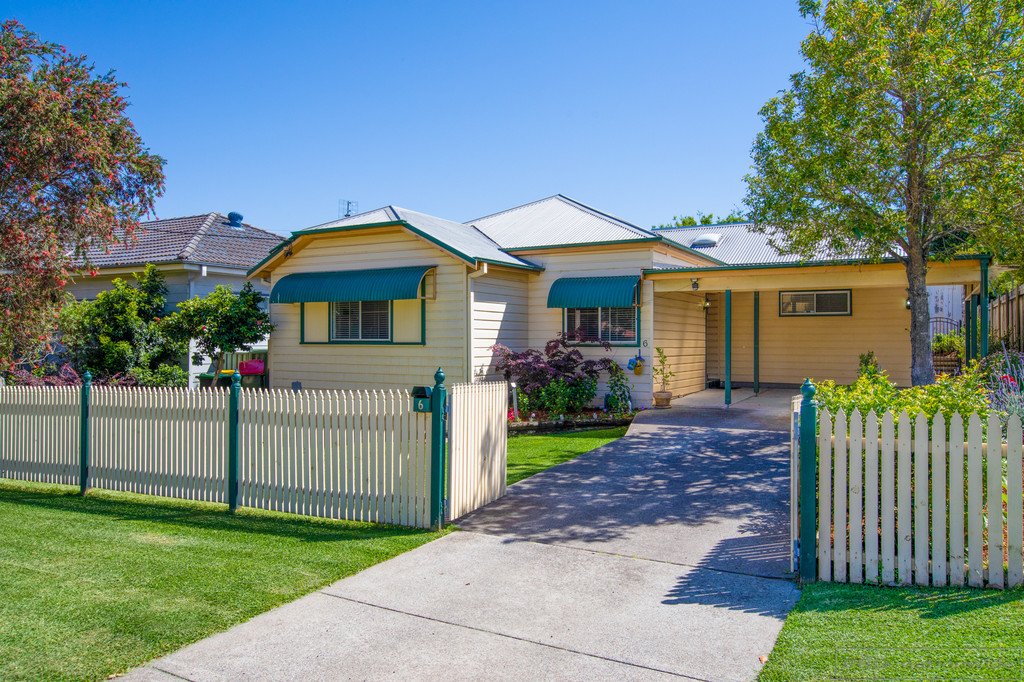 6 Raymond Terrace Road EAST MAITLAND 2