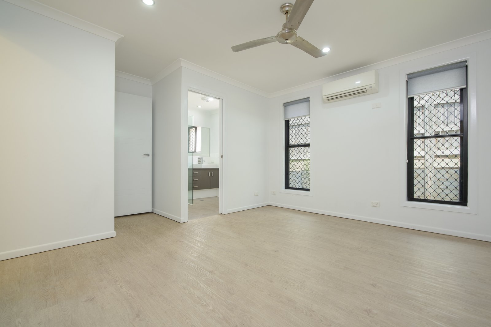 6 Redgum Drive KIRKWOOD 6