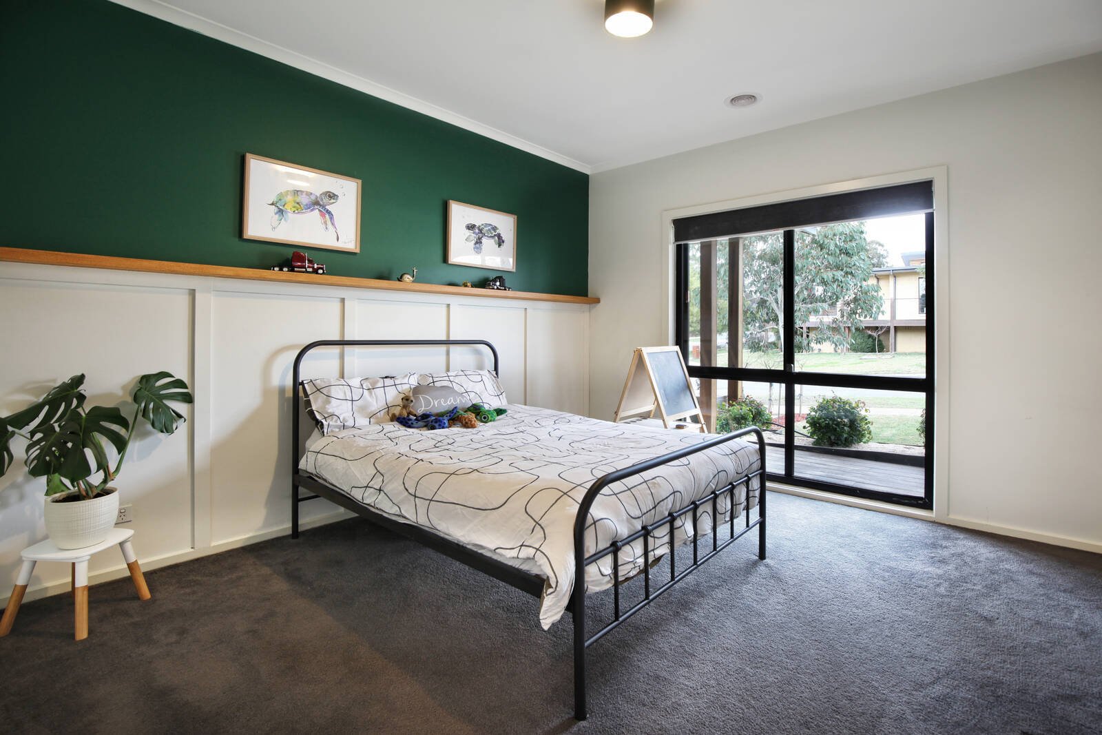 Real Estate and Property in 6 Reidwell Drive, Woodend, VIC