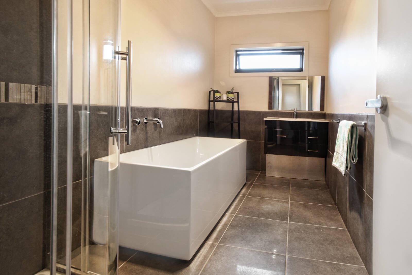 Real Estate and Property in 6 Reidwell Drive, Woodend, VIC