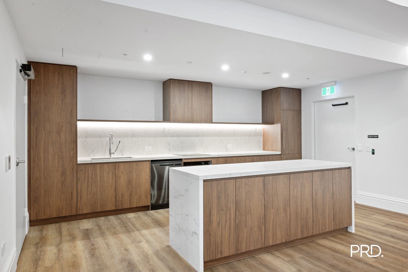 6 Retreat Dr  Penrith 9