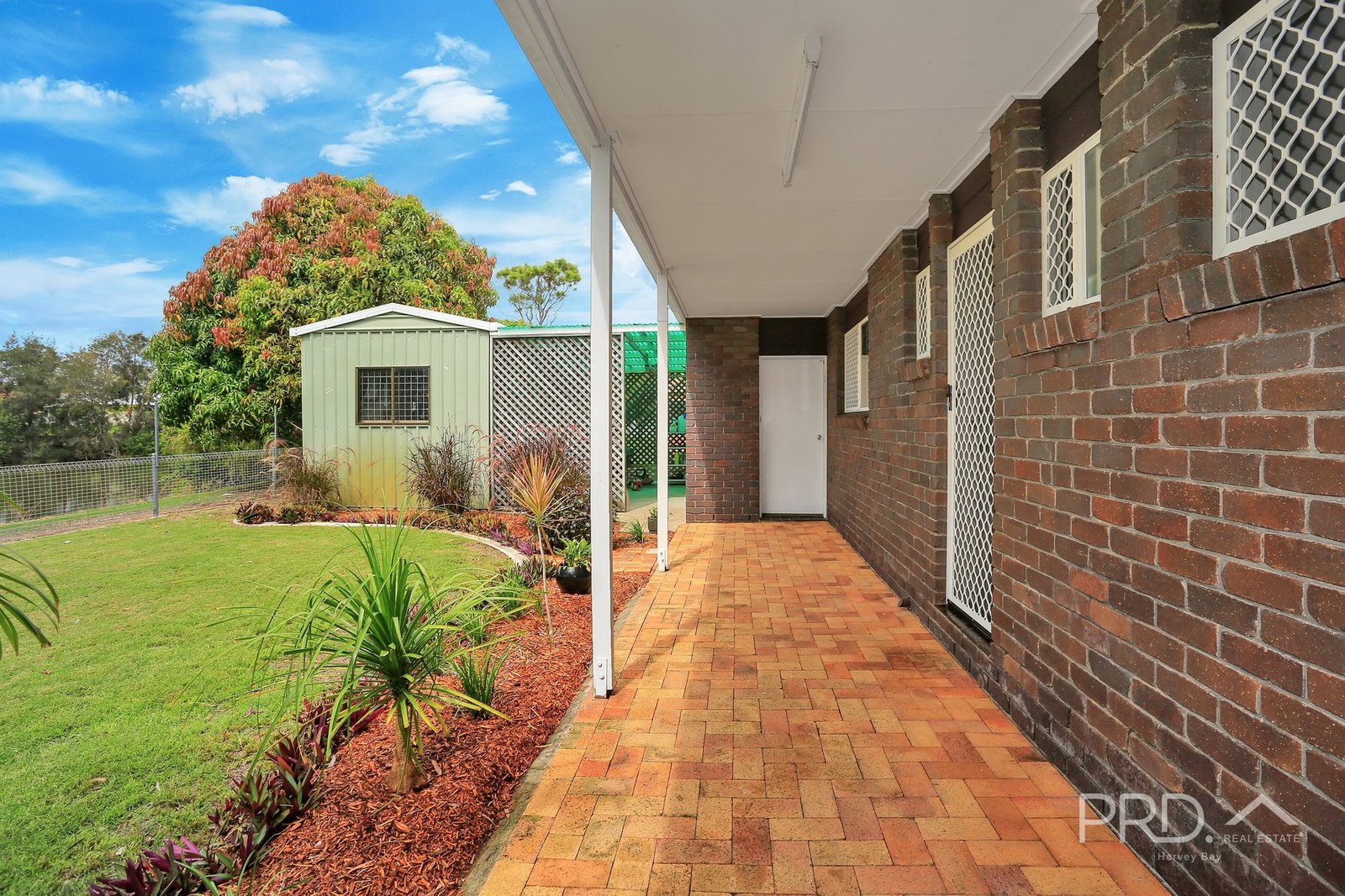 6 Robb Court URANGAN 11