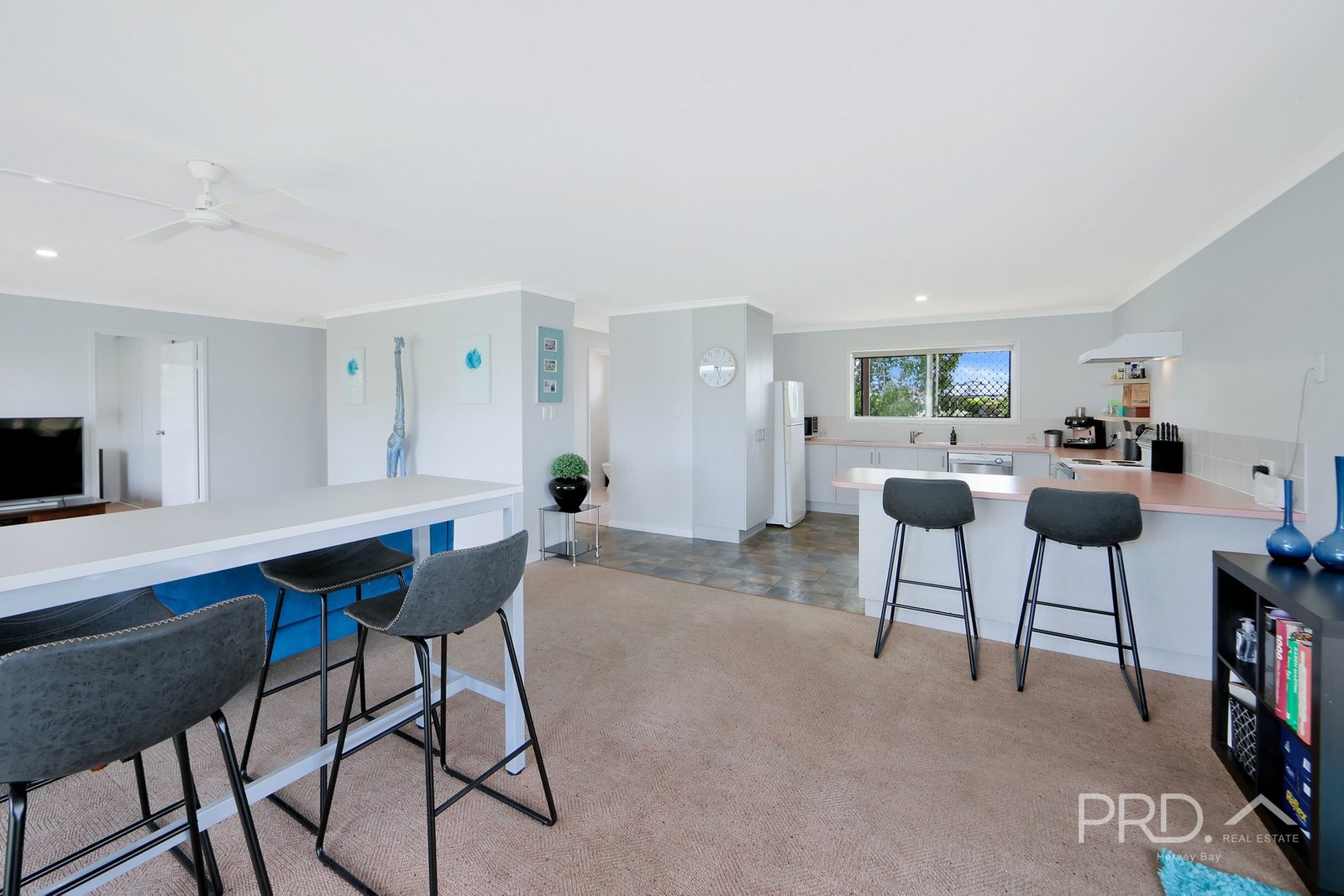 6 Robb Court URANGAN 12