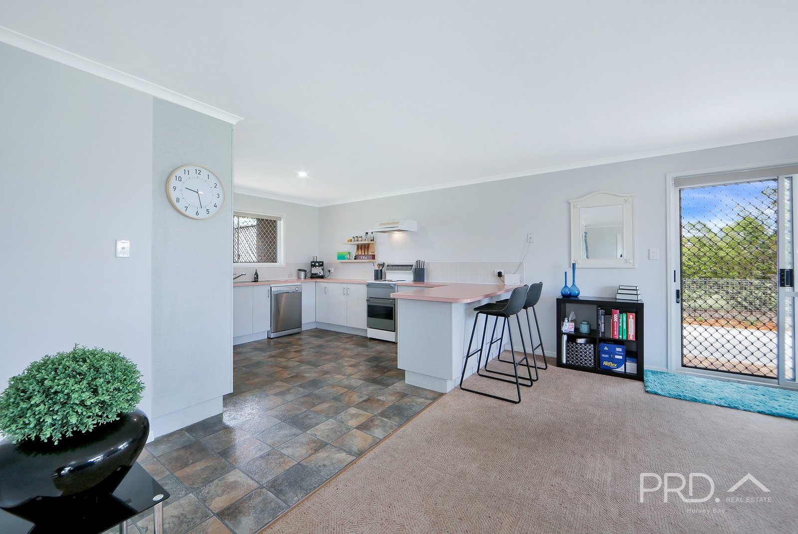 6 Robb Court URANGAN 15