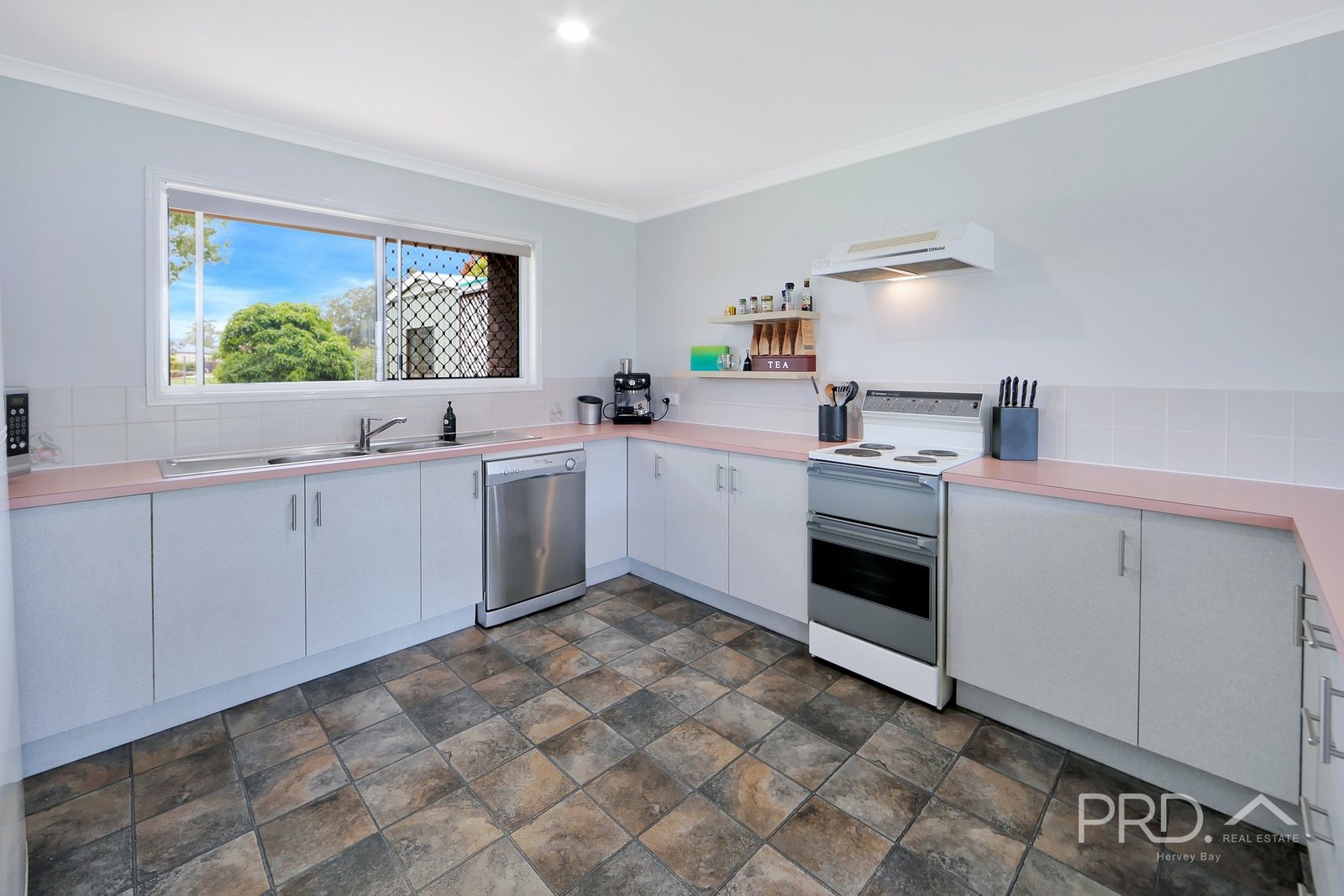 6 Robb Court URANGAN 16