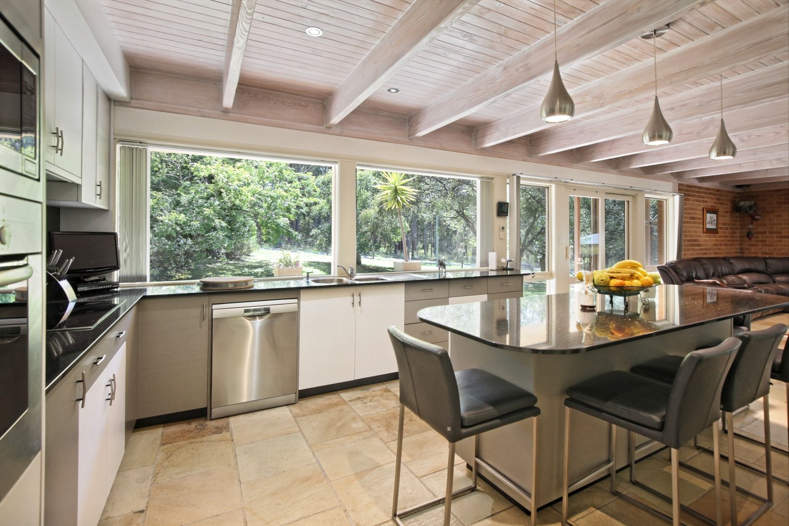 Real Estate and Property in 6 Robert Road, Woodend, VIC