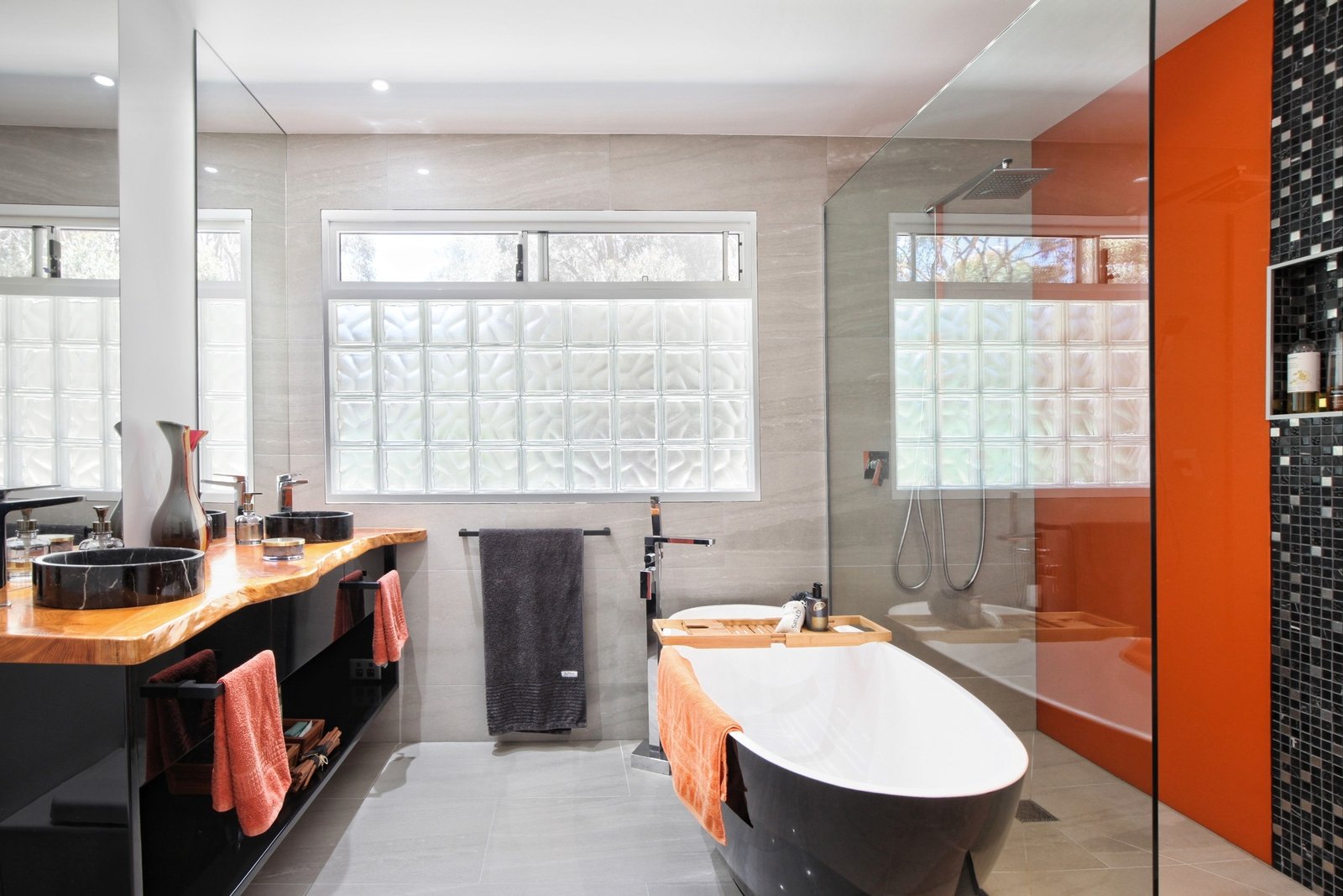 Real Estate and Property in 6 Robert Road, Woodend, VIC