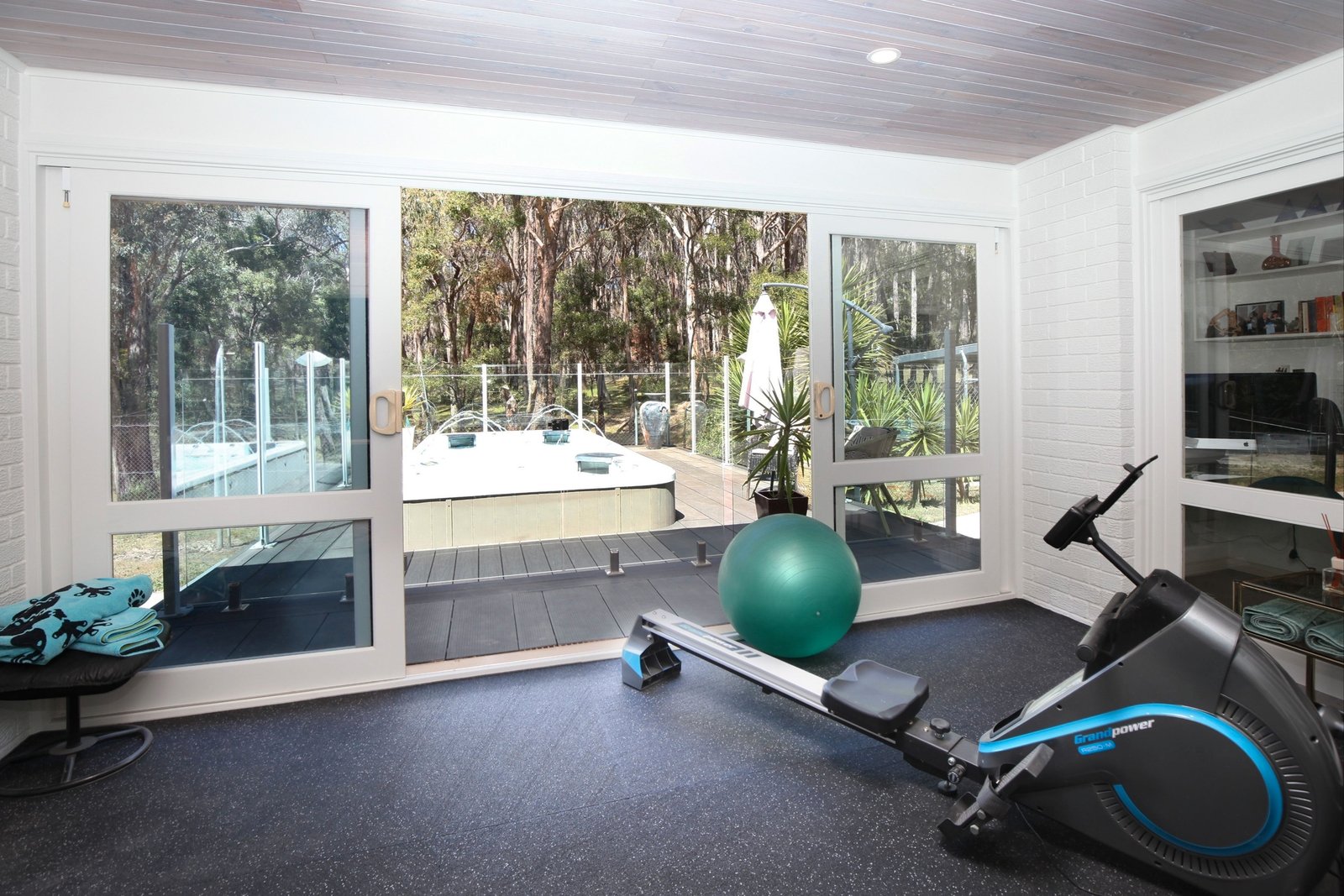 Real Estate and Property in 6 Robert Road, Woodend, VIC