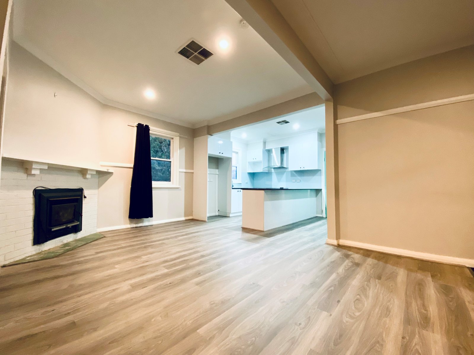 6 Robina Street TAMWORTH 4