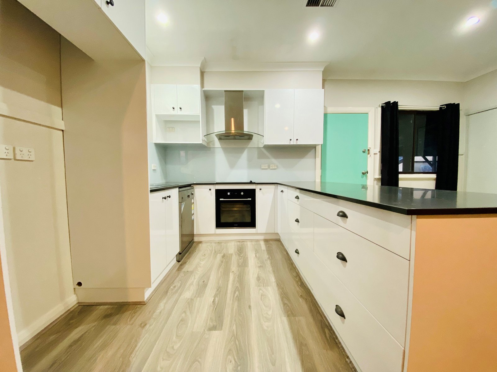 6 Robina Street TAMWORTH 5