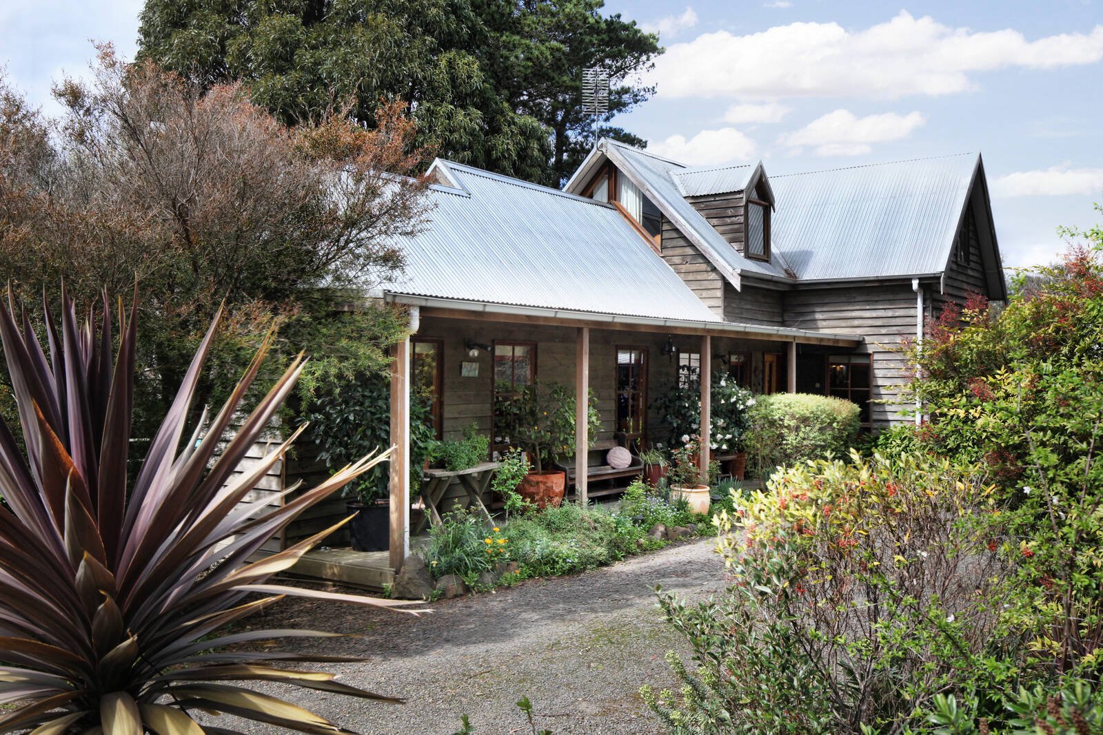 Real Estate and Property in 6 Rodney Drive, Woodend, VIC