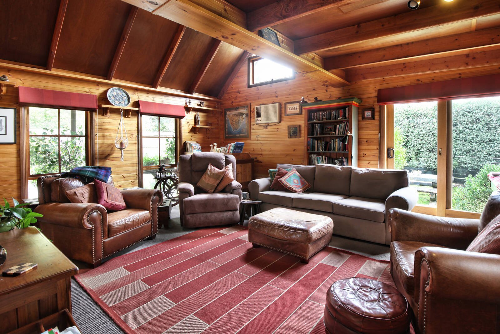 Real Estate and Property in 6 Rodney Drive, Woodend, VIC