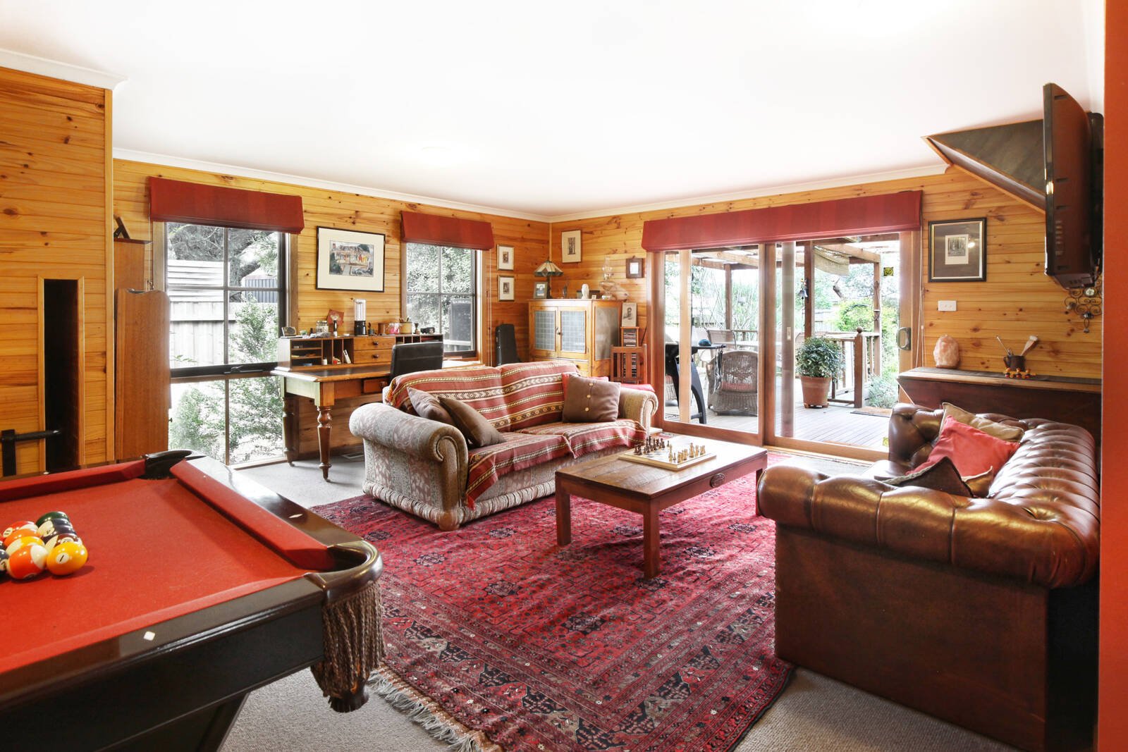 Real Estate and Property in 6 Rodney Drive, Woodend, VIC