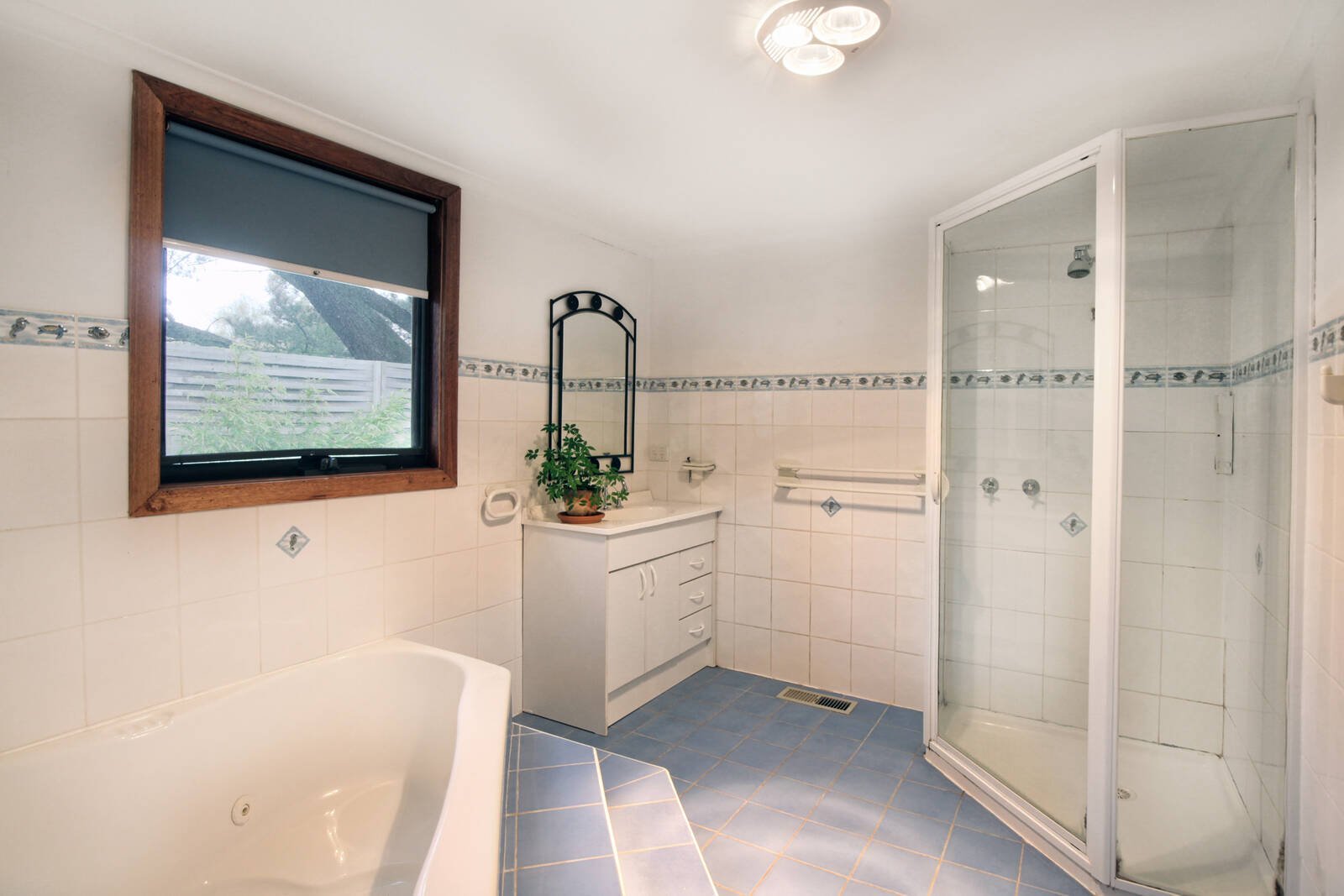 Real Estate and Property in 6 Rodney Drive, Woodend, VIC