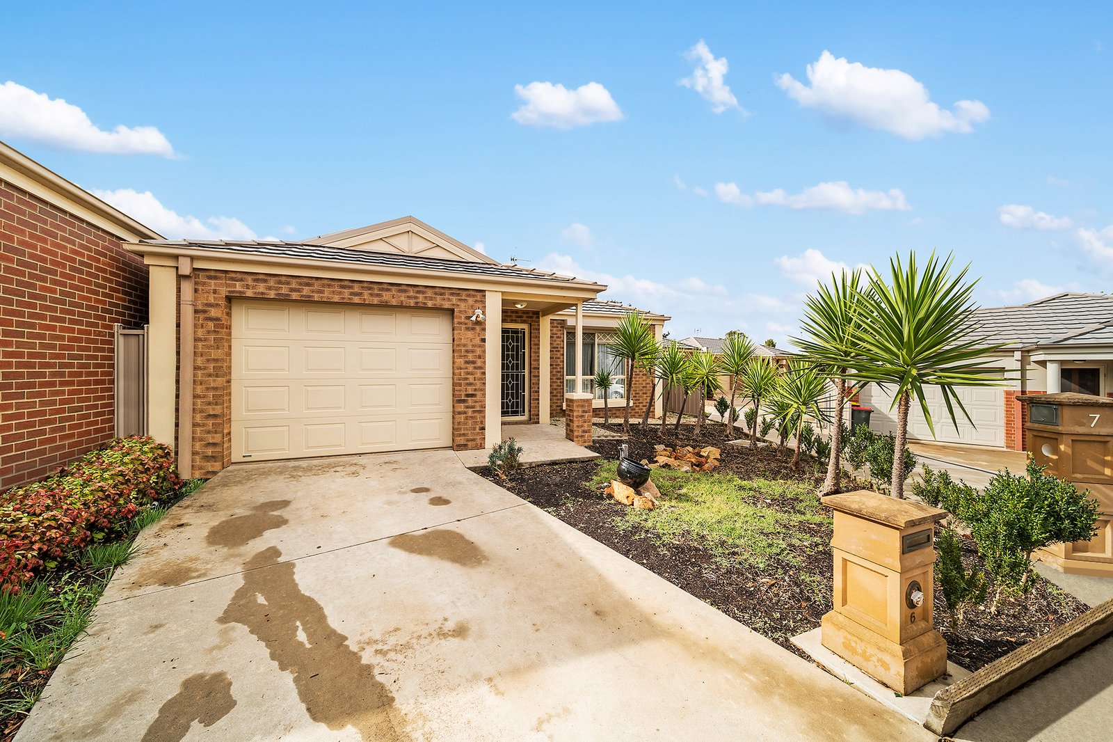 6 Rosewood Mews GOLDEN SQUARE 1