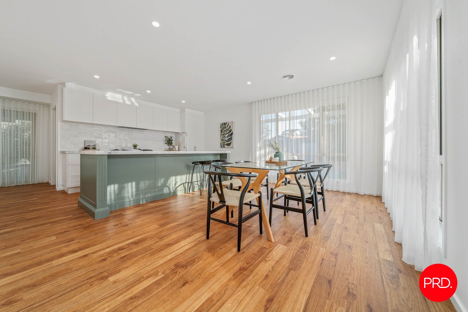 6 Roslyn Court KENNINGTON 27