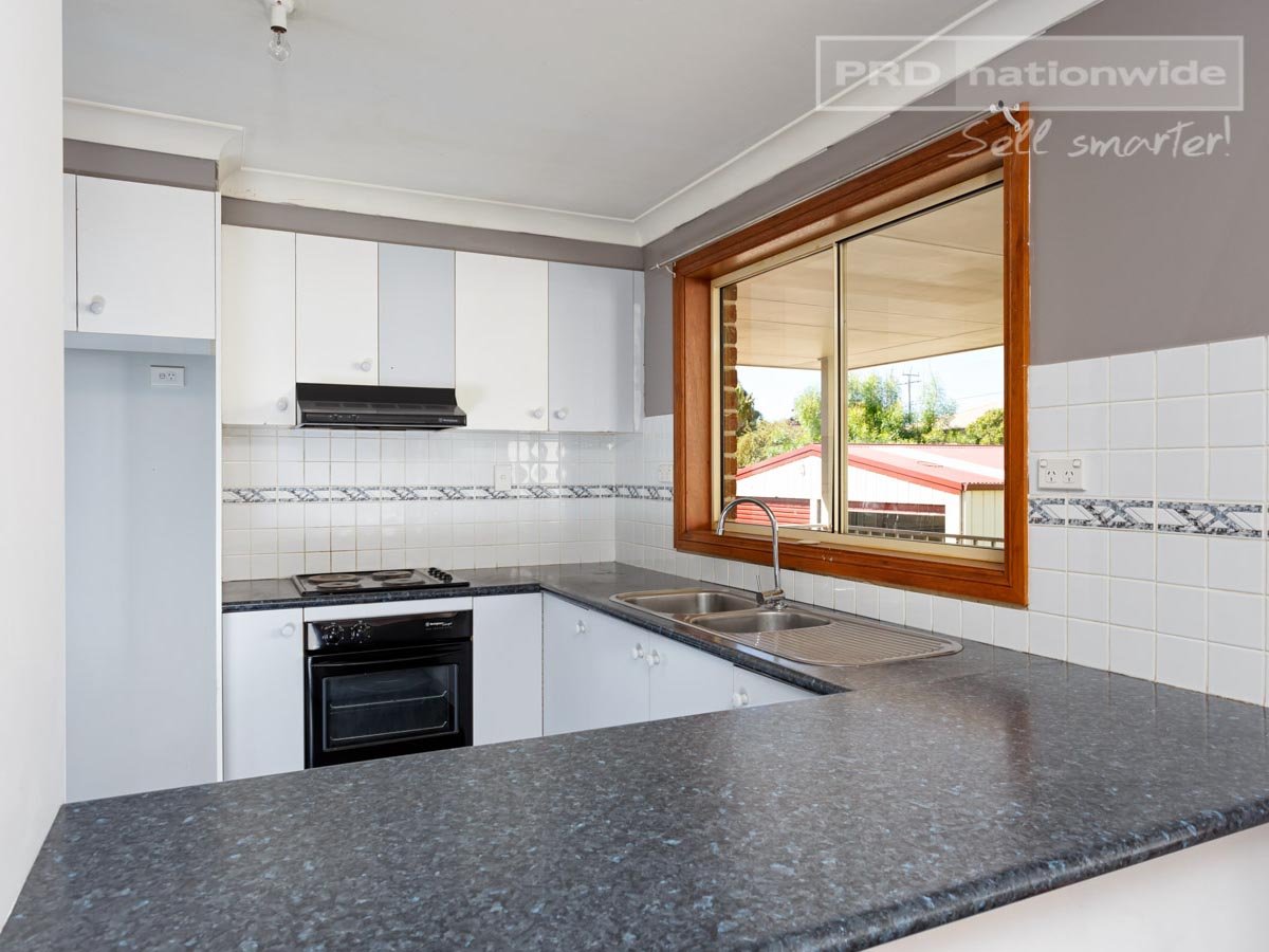 6 Royden Close BATLOW 4
